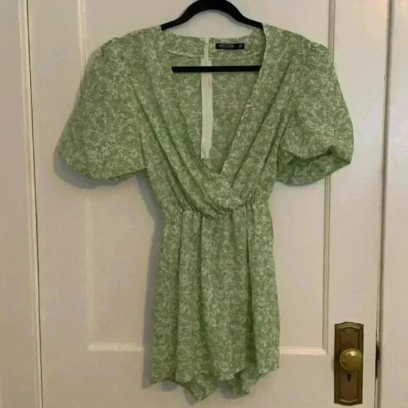 Nasty Gal Pants - Nasty Gal Green and White Floral Romper, Womens Size 6 boho festival concertcore
